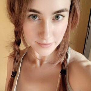 clara live cam video preview